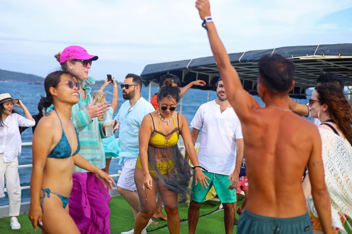Sunset Chill thuyền sắt sang trọng Bắc Đảo