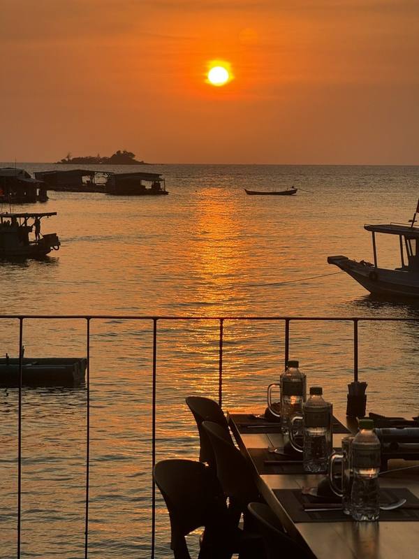 Sunset Chill thuyền sắt sang trọng Bắc Đảo