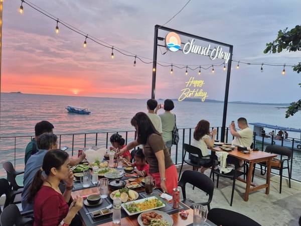 Sunset Chill thuyền sắt sang trọng Bắc Đảo