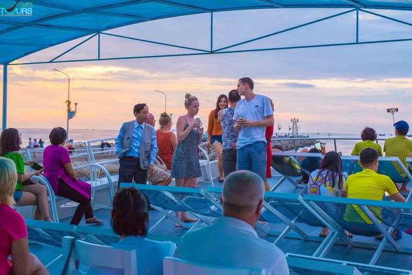Sunset Chill thuyền sắt sang trọng Bắc Đảo