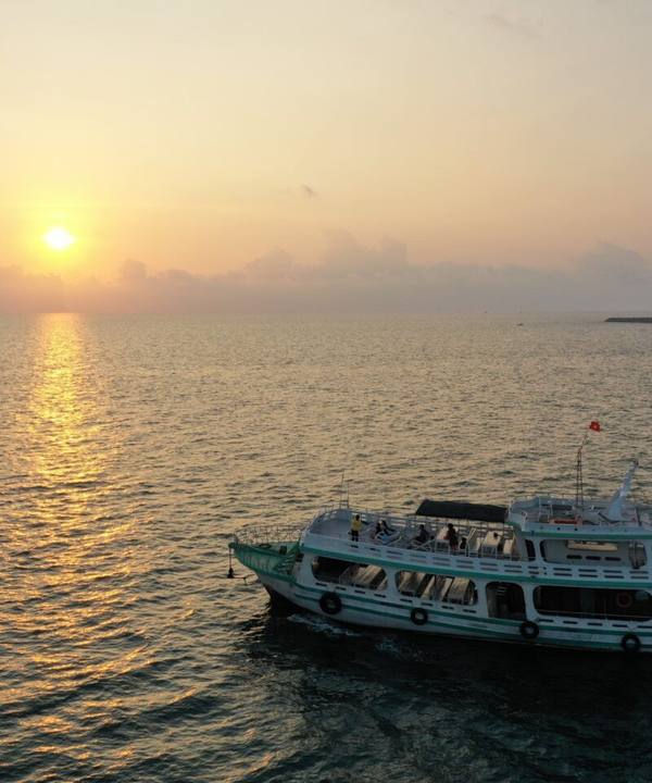 Sunset Chill thuyền sắt sang trọng Bắc Đảo