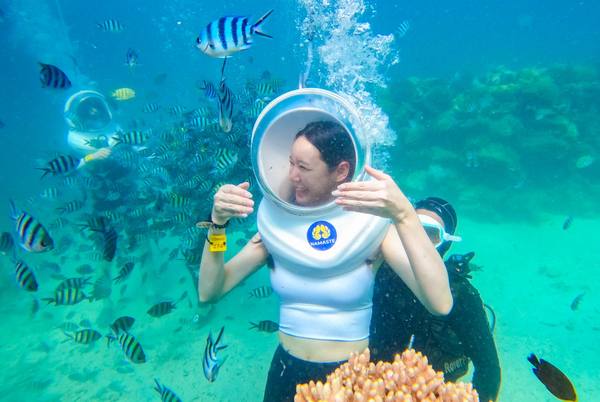 Đi bộ dưới biển Seawalker tại du thuyền san hô Namaste