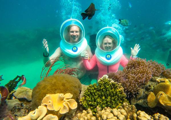 Đi bộ dưới biển Seawalker tại du thuyền san hô Namaste